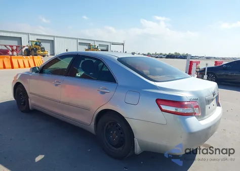 2010 Toyota Camry Le z USA, uszkodzony, nr VIN 4T1BF3EK8AU040173